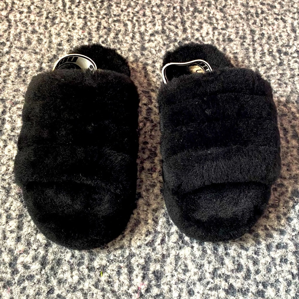 New UGG Fluff Yeah Slides, Gurls Size 1, Black, UGG S/N 1098494k, shoes, kids